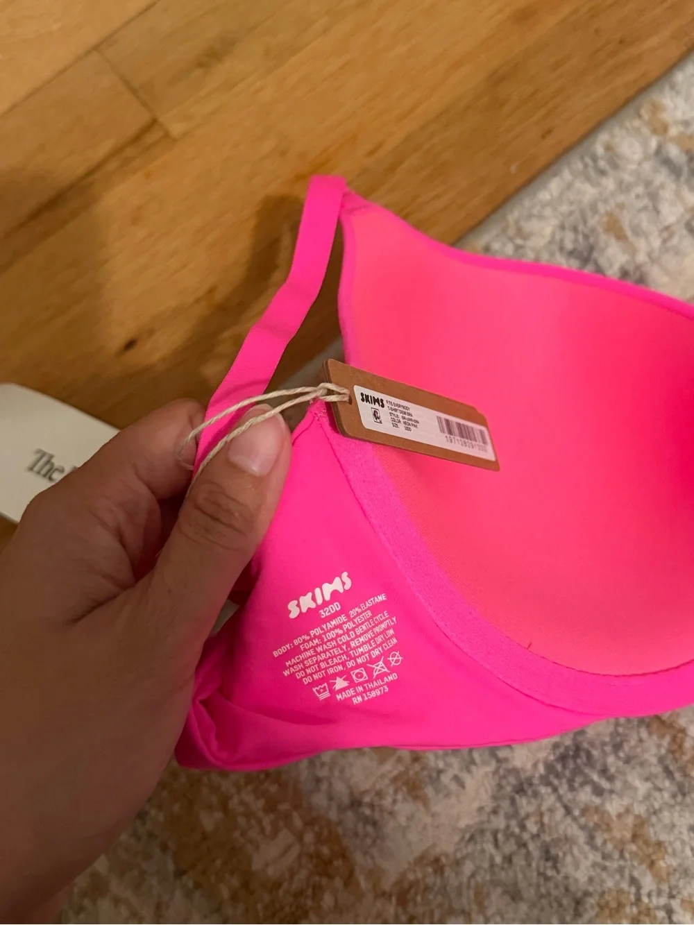 Skims firs everybody tshrt bra in Hot pink